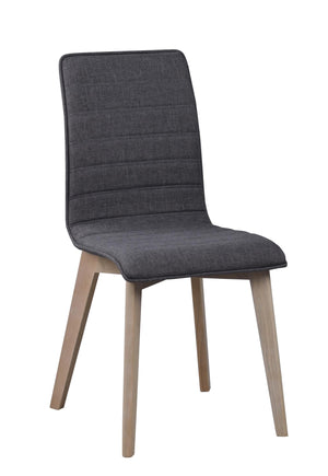 Grå stoppad matstol med träben i ljust trä, modern skandinavisk design