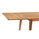 Utdragbart matbord i ek med synlig förlängningsskiva och träben