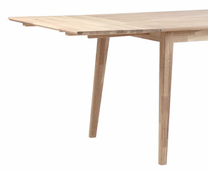 Klaffbord i ljust trä med utdragbar skiva och snedställda ben i skandinavisk design