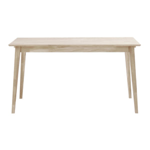 Ljust trä matbord med raka ben och rektangulär bordsskiva i skandinavisk design