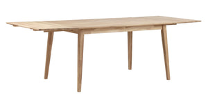 Ljust träbord i ek med utdragbara iläggsskivor och fyra koniska ben i skandinavisk design