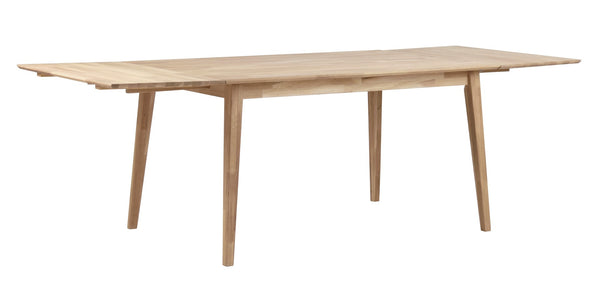 Ljust träbord i ek med utdragbara iläggsskivor och fyra koniska ben i skandinavisk design
