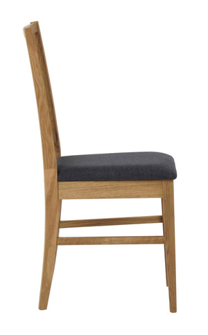 Matstol i ek med grå stoppad sits, sidovy som visar hög rygg och träben