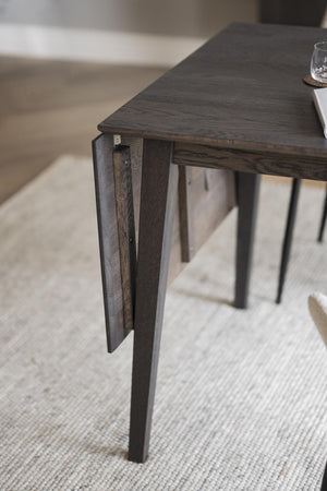 Soffbord med nedfällbar klaff i mörkt trä, modern design med släta ben och praktisk förvaring