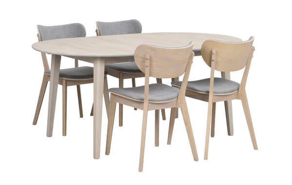 Matgrupp med ovalt ljust träbord och sex stolar med grå klädda sitsar i skandinavisk design