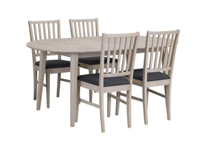 Matgrupp med ovalt bord i ljust trä och fyra stolar med grå sittdynor