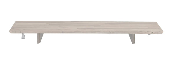 Vägghylla i ljust trä med synliga träådringar och enkla metallkonsoler för väggmontering