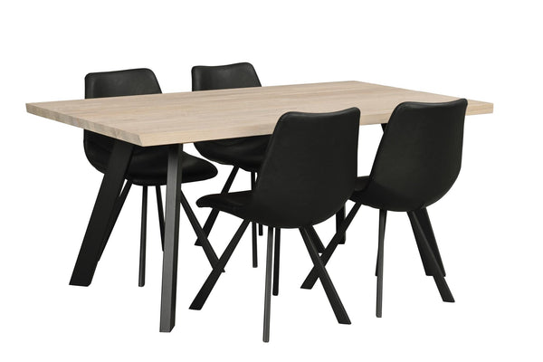 Matgrupp med ljust träbord och fyra svarta stolar i modern skandinavisk design