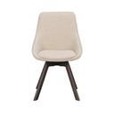 Beige matstol med stoppad sits och rygg på mörka träben, modern design med svängd form