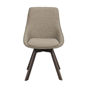 Grå stoppad stol med träben i mörkbrun finish, modern skandinavisk design med svängd rygg