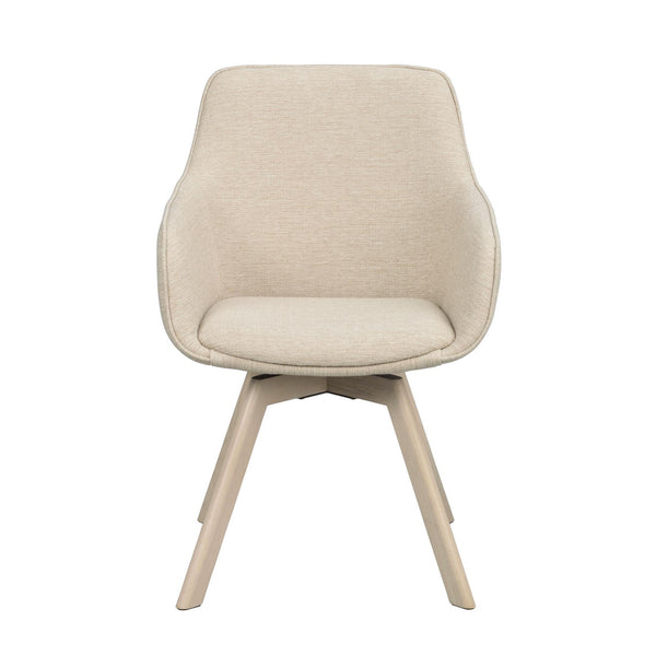 Beige matstol med armstöd och trästomme, framifrån