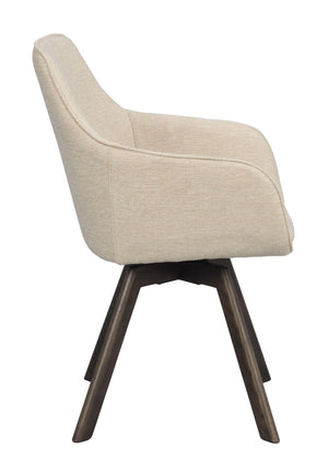 Beige karmstol med träben i mörkt trä, sidovy som visar stolens svängda form och stoppad sits