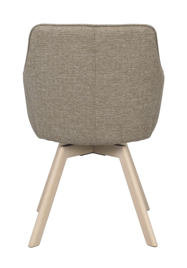 Matstol med grå klädsel och ljusa träben sedd bakifrån, modern skandinavisk design