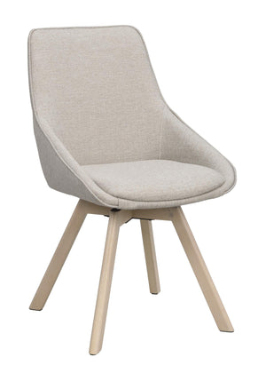 Beige matstol med svängd rygg och träben i ljust trä, modern skandinavisk design