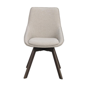 Beige stol med träben i mörkt trä, modern skandinavisk design med stoppad sits och rygg