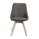 Grå matstol med träben i ljust trä, modern design med svängd rygg och stoppad sits