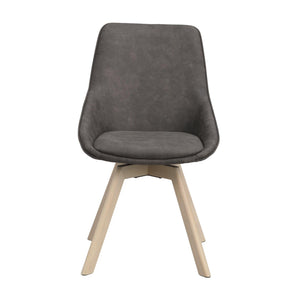 Grå matstol med träben i ljust trä, modern design med svängd rygg och stoppad sits