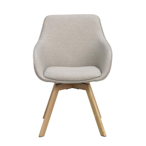 Beige loungestol med träben i ek, modern skandinavisk design med kurvad rygg och stoppning