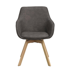 Grå matstol med armstöd och träben i ek, modern skandinavisk design med stoppad sits