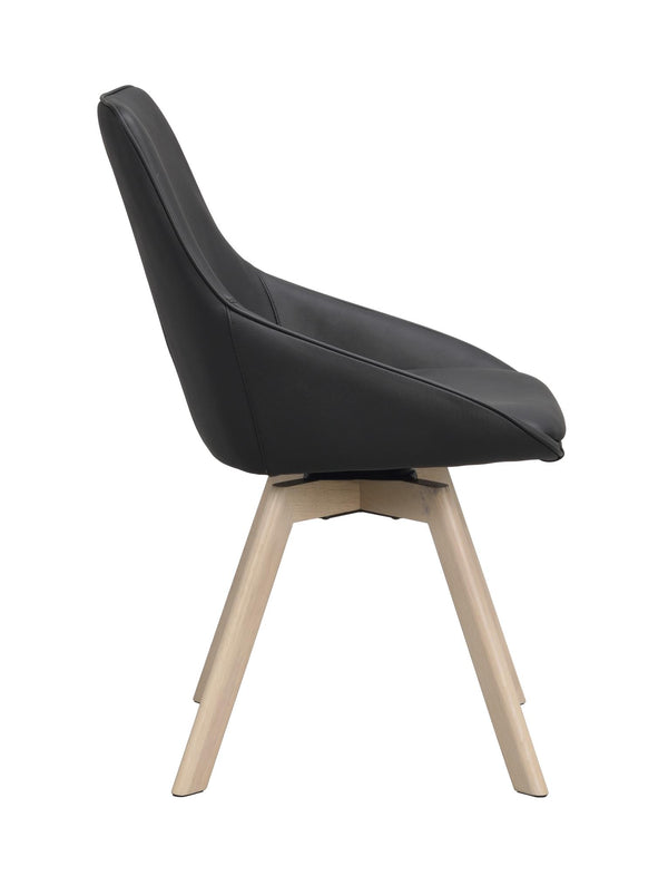 Svart matstol med träben i ekfanér, visad från sidan med svängbar funktion