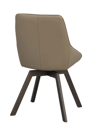 Beige matstol med träben i mörk ek, snett bakifrån, modern design med svängd rygg