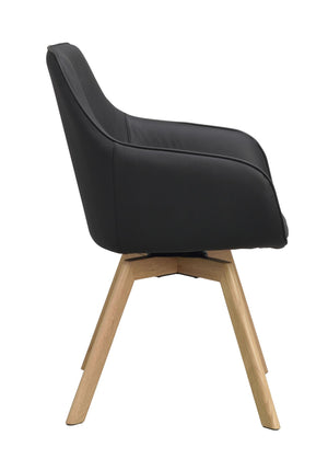 Svart loungestol med träben i ek, sidovy som visar svängd rygg och moderna ben