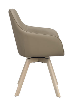 Taupe färgad stol med sits och rygg i konstläder, treben i ljust trä, sidovy