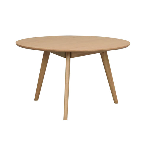 Runt matbord i ljust trä med tre ben i skandinavisk design