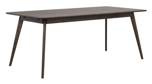 Rektangulärt matbord i mörkbrun ek med sneda ben i modern skandinavisk design