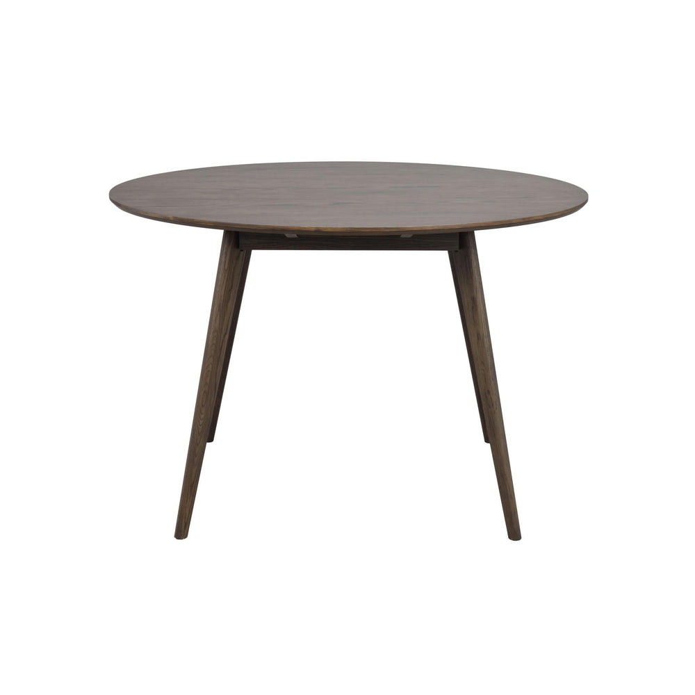 Runt matbord i mörkgrått trä med fyra sneda ben i skandinavisk design