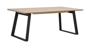 Matbord med ljus träskiva och svarta metallben i modern design