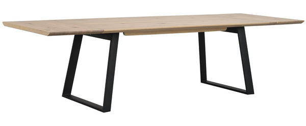 Matbord med ljus träskiva och svarta metallben i modern design