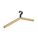 Klädgalge i trä med svart krok, minimalistisk design för garderoben