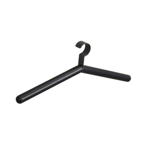 Svart galge med krok i metall för upphängning av kläder
