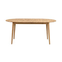 Ovalt matbord i ljust trä med utdragsfunktion och smala ben i skandinavisk design