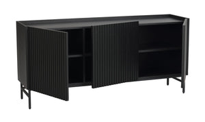 Svart sideboard med ribbade skjutdörrar och metallben, modern design med öppen förvaring