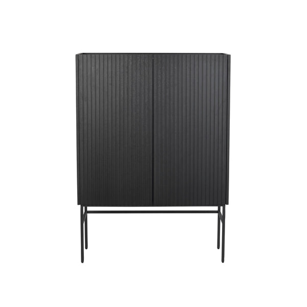 Svart skänk med räfflad front på smala metallben, modern design i trä och metall