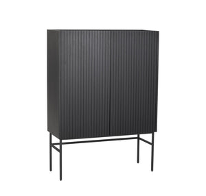 Svart skåp med räfflad front på smala metallben i modern skandinavisk design