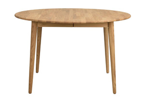 Runt matbord i ljust ekträ med fyra snedställda ben i skandinavisk design