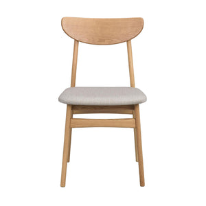 Stol i ljust trä med grå stoppad sits och halvmåneformad rygg i skandinavisk design