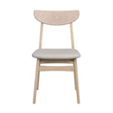 Matstol i ljust trä med stoppad grå sits och halvmåneformad rygg, skandinavisk design