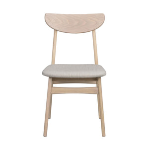 Matstol i ljust trä med stoppad grå sits och halvmåneformad rygg, skandinavisk design