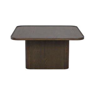 Soffbord i mörkt trä med rundade hörn och räfflad piedestalbas i modern skandinavisk design