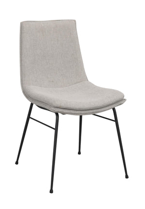 Grå stol med stoppad sits och rygg i tyg, svarta metallben i modern skandinavisk design