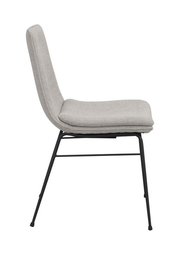 Grå stoppad stol med svarta metallben i sidovy, modern designstol för matsal och kök