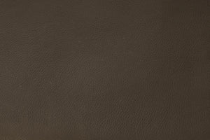 Mörkbrun konstläderstruktur med naturlig präglad yta och matt finish