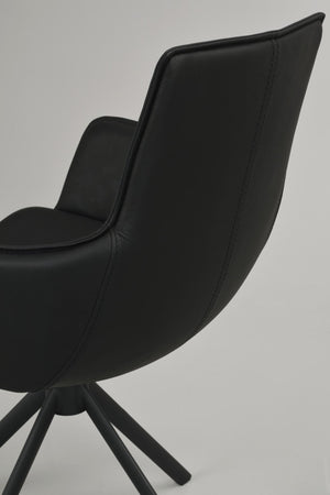 Svart lädersvängbar stol med bekväm stoppad sits och rygg, modernt skandinavisk design