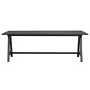 Svart matbord med raka ben och enkel design, fotograferat framifrån mot vit bakgrund