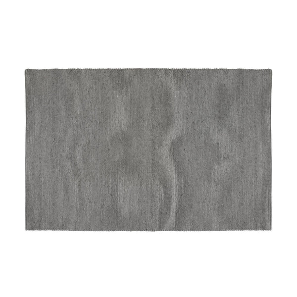 Grå rektangulär bordstablett i vävt textilmaterial med ribbad struktur och fransar i kanterna