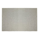 Ljusgrå handvävd matta i ull med diskret randmönster och fransar